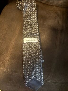 Pronto Uomo Black and Silver Geometric Silk Tie